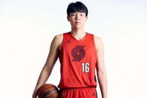 蘇群：當(dāng)年王治郅想打夏聯(lián) 信蘭成是同意的 籃協(xié)也是支持楊瀚森的