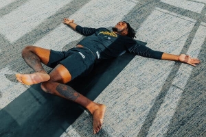 穆迪：盧尼帶我入門(mén)瑜伽這項(xiàng)運(yùn)動(dòng) 我們經(jīng)常一起練習(xí)