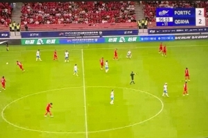 奧斯卡曬照觀看海港比賽：默默給我的兄弟們加油??