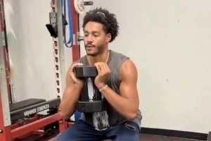 泡茶中鵜鶘新援普爾休賽期揮汗如雨 加強(qiáng)核心力量訓(xùn)練