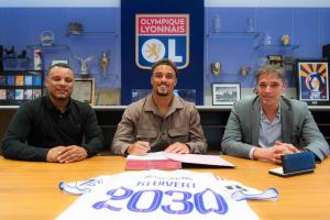 官方：魯本-克魯伊維特加盟里昂，球員是克魯伊維特三兒子