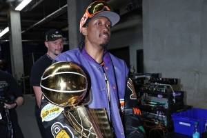 穿科比夾克被人說太土 杰倫威：那些人若真遇到我還會求合影