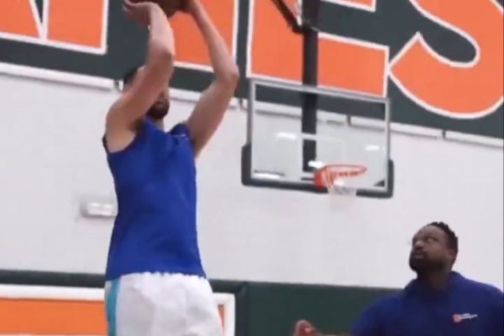 一個在熱戀 一個陷出軌丑聞克萊和獨行俠新援拉塞爾一同訓練