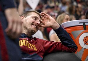 沒(méi)有籃球！約基奇：理想的生活狀態(tài)是家人、朋友、馬、美食