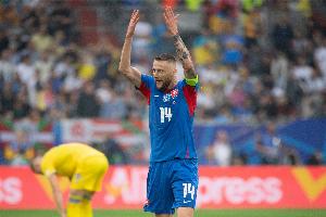 記者：費(fèi)內(nèi)巴切將和什克里尼亞爾簽約4年，買斷費(fèi)1200萬歐+獎金