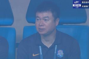 多一人作戰(zhàn)0-2落后！于根偉替補席上臉色鐵青