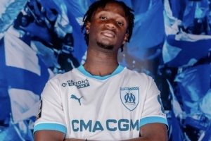 馬賽紀(jì)錄片揭露德澤爾比與科內(nèi)矛盾，教練訓(xùn)練場(chǎng)上讓球員回更衣室