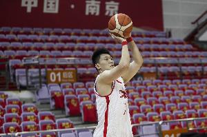 三分穩(wěn)定！雷蒙4中3&三分2中2貢獻12分 另有2籃板1助攻