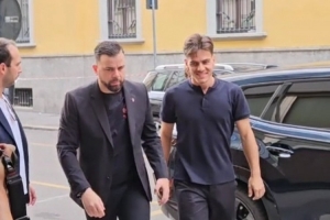 記者：體檢結(jié)束后賈沙里將前往辦公室完成簽約，他將身穿30號(hào)球衣