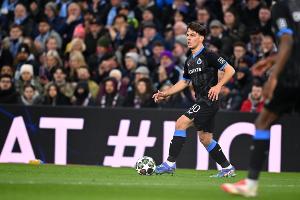 比媒：伊布推動了亞沙里加盟米蘭，交易停滯時他親自給球員打電話