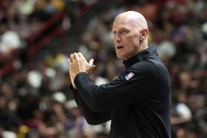 夏聯(lián)冠軍主帥！美記：詹特接近加入邁克-布朗教練組任進(jìn)攻協(xié)調(diào)員