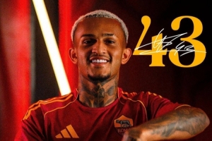 意媒：羅馬新援韋斯利家中進小偷&警察提前發(fā)現(xiàn) 球員正在巴西備戰(zhàn)