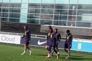 記者：英格蘭24人全部參加訓練，斯通斯因肌肉問題已經離隊