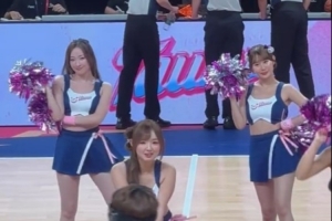 青春活力！媒體人曬中國香港金牛啦啦隊(duì)的舞蹈表演視頻