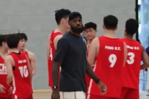 傳授經(jīng)驗(yàn)！詹姆斯與趙睿一同指導(dǎo)了中國國青男女籃的訓(xùn)練
