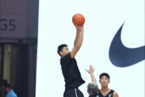 期待新賽季表現(xiàn)！崔永熙在商業(yè)活動中展示翻身后仰跳投