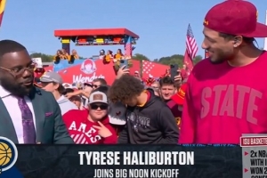 在哪里能申請像小卡那樣不上班的工作？哈利打趣：幫我也找一個