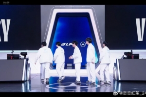 圈內(nèi)人：BLG讓二追三 對于京東來說痛失好局 整場中單的gap比較大