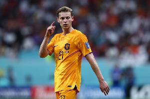 科曼：德容的恢復(fù)不足以應(yīng)付明天比賽，問題不嚴(yán)重但上場(chǎng)風(fēng)險(xiǎn)太大