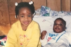 節(jié)哀納茲-里德社媒曬照紀(jì)念在槍擊案中遇害的姐姐