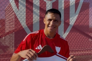 奇怪轉(zhuǎn)會(huì)？36歲桑切斯回應(yīng)亞馬爾：我努力工作只為像20歲小伙一樣