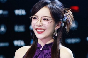 網(wǎng)友拍攝余霜工作照：“煙光凝而暮山紫” 紫氣東來 福星降臨