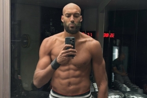 有丶禿然！戈貝爾更新社媒曬訓(xùn)練照 亮出全新光頭造型