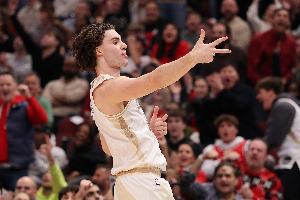 成材率很高！吉迪是2021屆球員中第10個(gè)拿到億元合同的