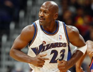 第二次宣布復(fù)出后趕上911！喬丹將工資全部捐出支援受難群眾！