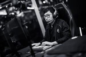 到了線下不會(huì)玩？戰(zhàn)車瑞士輪大場(chǎng)4勝1負(fù)晉級(jí) 到淘汰賽小局0-4出局