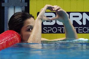 完美表現(xiàn)！余依婷在全國游泳錦標(biāo)賽成就七金王！