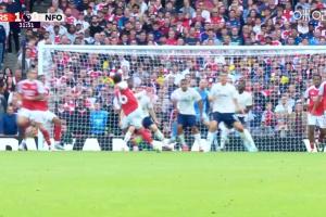 這球不服不行！蘇維門迪凌空抽射超級世界波，取槍手生涯處子球