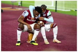 還挺有愛！西漢姆將庫杜斯以前進(jìn)球慶祝用的凳子還給他