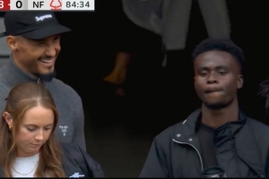 今日趣圖：赫伊森竟敢向裁判比“耶”？紅牌罰下不冤！