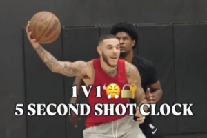 訓(xùn)練師曬視頻：大球、亨德森等人進行1V1單挑 進攻時間限時5秒