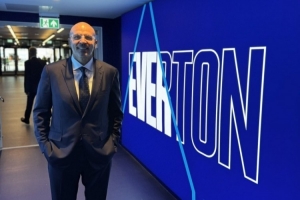 牌面！基德現(xiàn)場觀看英超埃弗頓比賽 俱樂部CEO親自接待