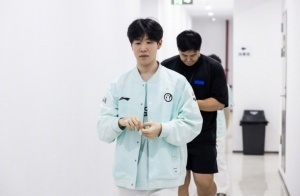 將迎戰(zhàn)AL，賽前Theshy更博：沖沖沖沖沖沖!!!!!!