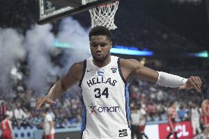 字母：我喜歡被人質(zhì)疑的時刻 無論遇到什么困境我總能找到出路