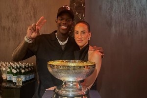 我做到了！施羅德曬照：老婆，我說(shuō)過(guò)我會(huì)為你贏下冠軍！