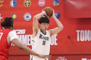 拓媒：楊瀚森傳球能力很強 具備成為球隊組織核心的潛力