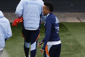 馬賽球迷調(diào)侃米利唐禁區(qū)手球未判：皇馬在禁區(qū)內(nèi)“打籃球”很正常