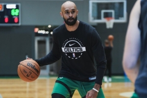 小白開練！凱爾特人官方曬德里克-懷特訓(xùn)練照