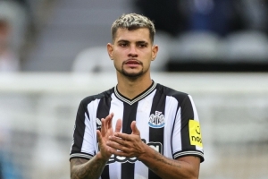 吉馬良斯選世界最佳球員無(wú)視伊薩克，遭球迷調(diào)侃：有人酸了