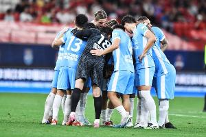 博主：河南隊(duì)今日乘高鐵前往武漢備戰(zhàn)聯(lián)賽，球隊(duì)距離保級越來越近