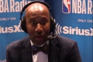 美記：快船曾在2018年解雇廣播員布魯斯-鮑文 因后者說(shuō)小卡壞話