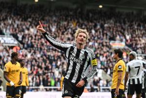 吉馬良斯：沃爾特馬德還不太適應(yīng)英超的節(jié)奏，他半場(chǎng)過(guò)后就抽筋了