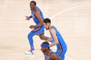 美記統(tǒng)計(jì)各隊(duì)今夏至今花錢(qián)情況：雷霆8.07億居首 火箭第5 勇士零