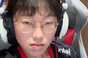 太抽象了抖音再出女版scout 直播穿黑絲跳舞