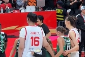 打卡雙塔！尤文圖特女籃賽后找到韓旭和張子宇進(jìn)行合影