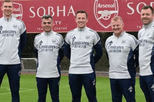 阿森納官方：大衛(wèi)-霍斯曼出任青訓(xùn)教練，帶隊(duì)參加青年歐冠等賽事